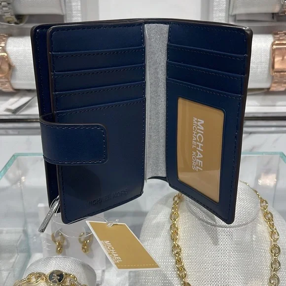 Michael Kors Jet Set Medium Two-Tone Logo Bifold Wallet
Navy Multi 
NWT - Picture 10 of 16